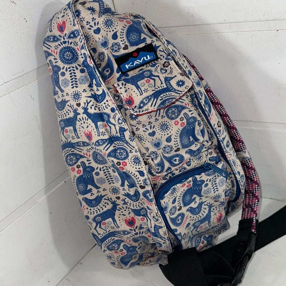 Kavu Geometric Triangle Sling Backpack Royal blue animals on cream Cream